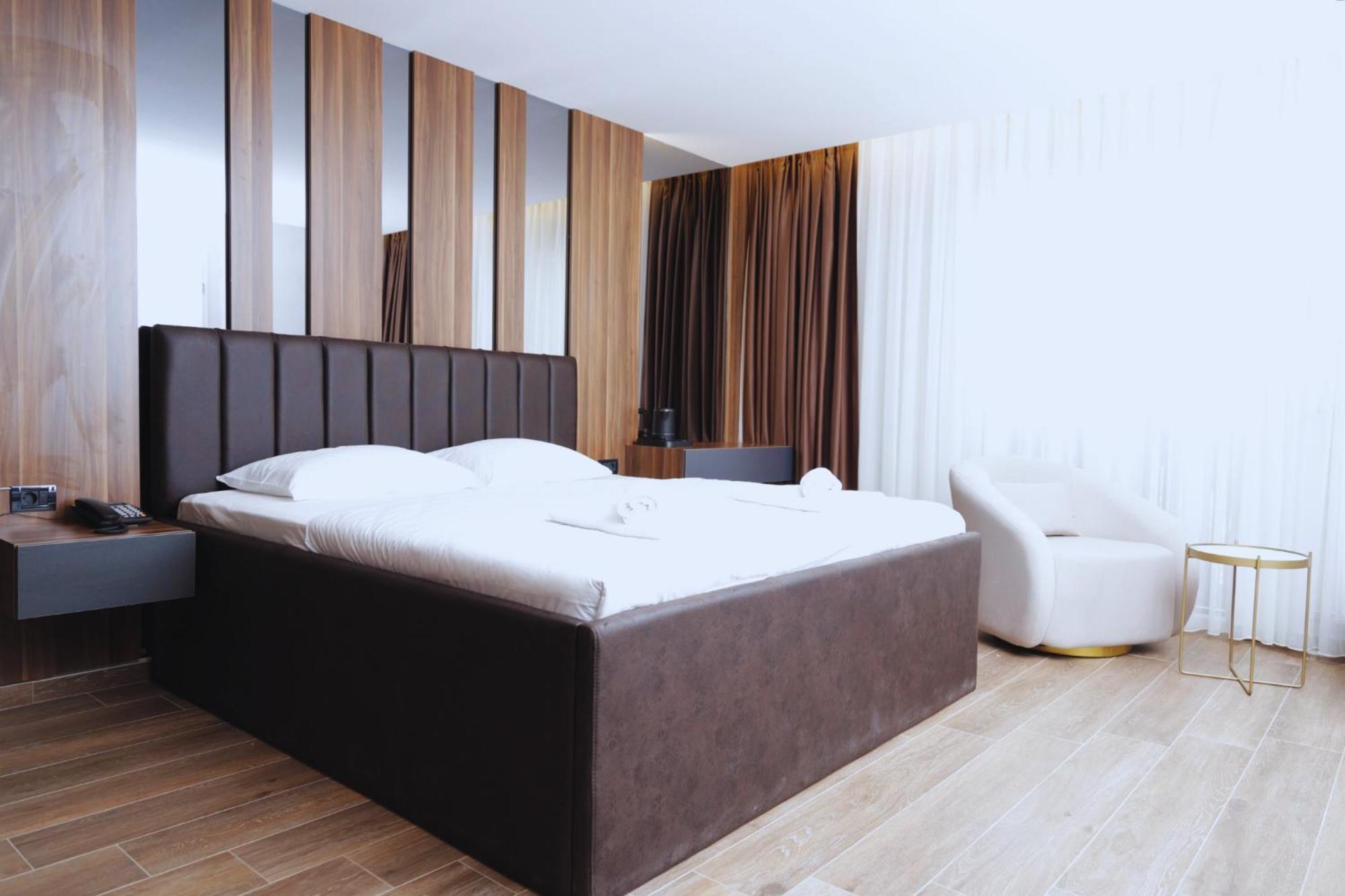 Hotel Solo 127 พริเซรน ภายนอก รูปภาพ