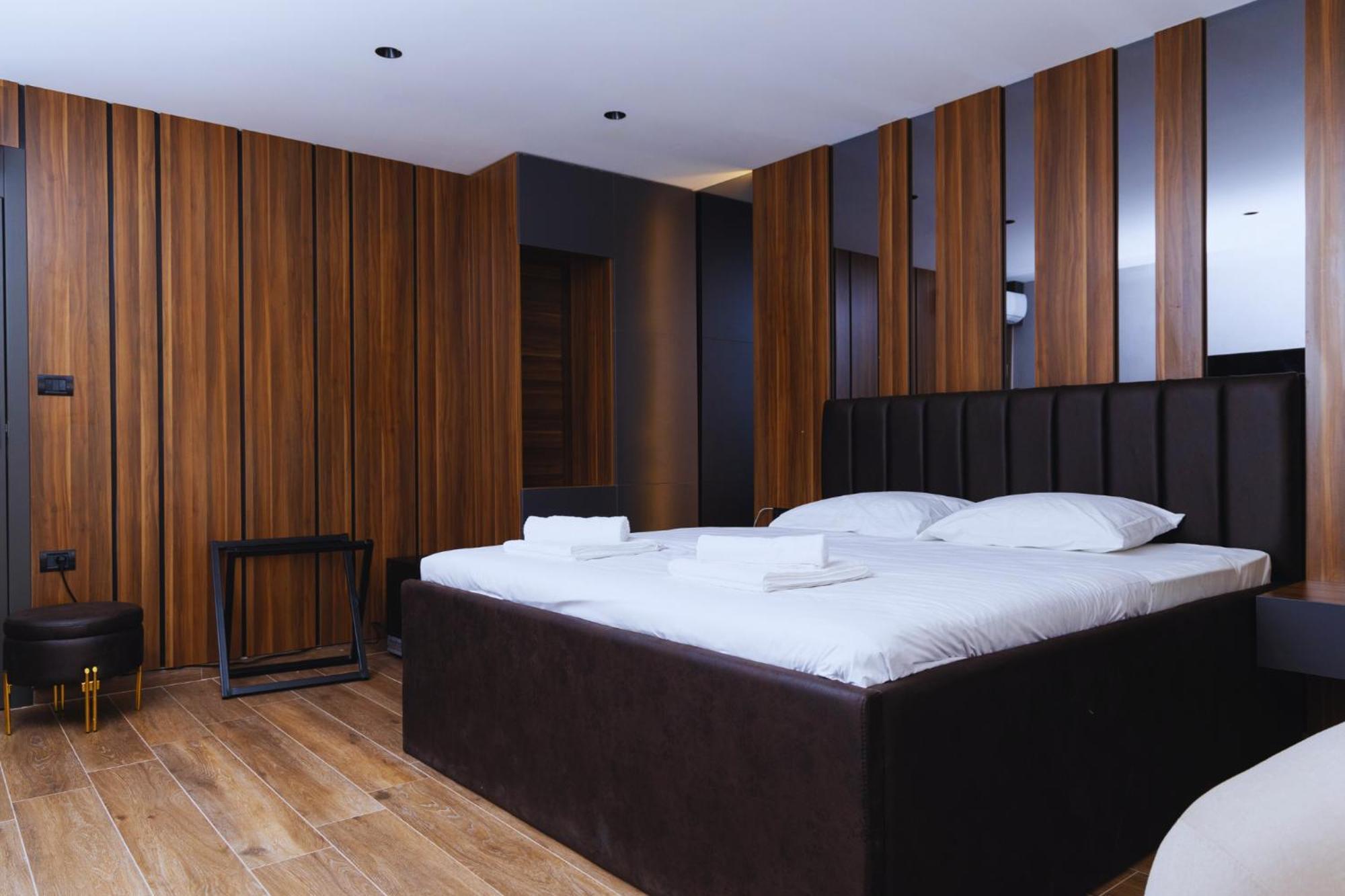 Hotel Solo 127 พริเซรน ภายนอก รูปภาพ