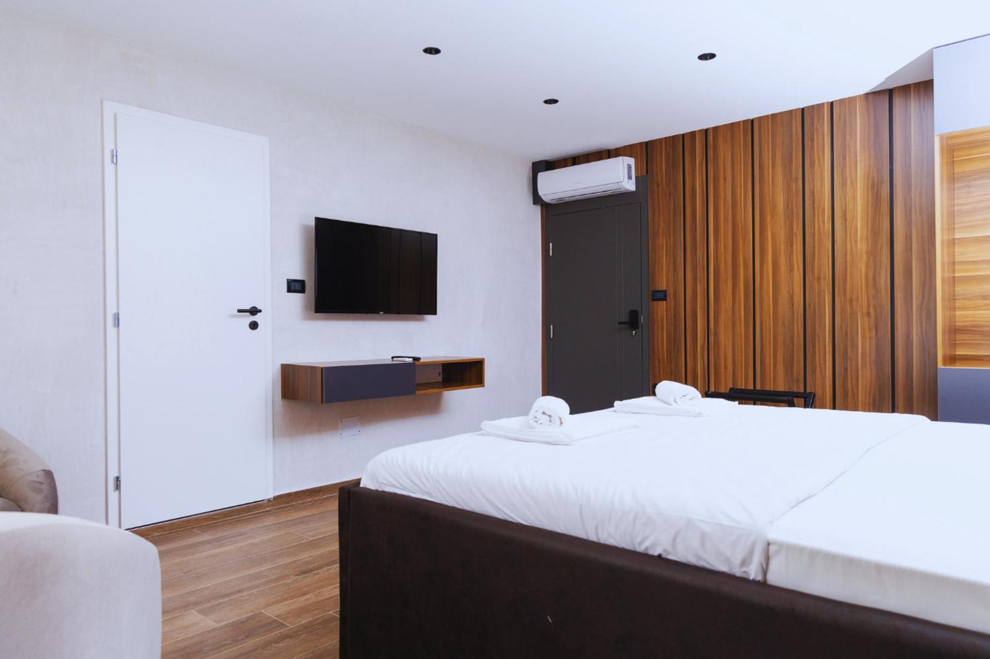 Hotel Solo 127 พริเซรน ภายนอก รูปภาพ