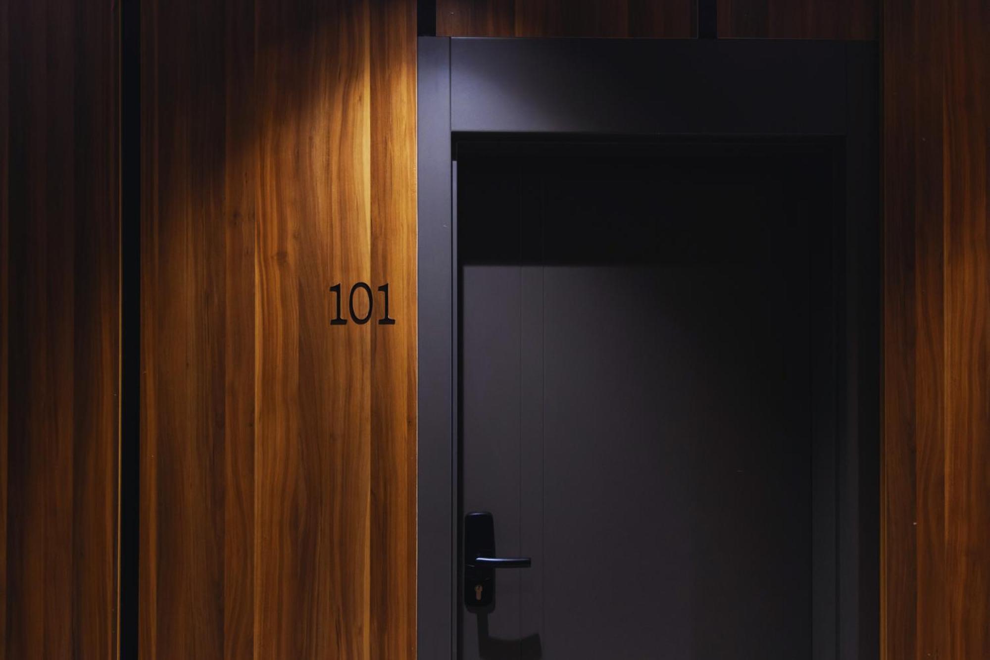 Hotel Solo 127 พริเซรน ภายนอก รูปภาพ